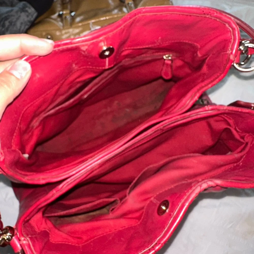 Red padded purse - Picture 5 of 6